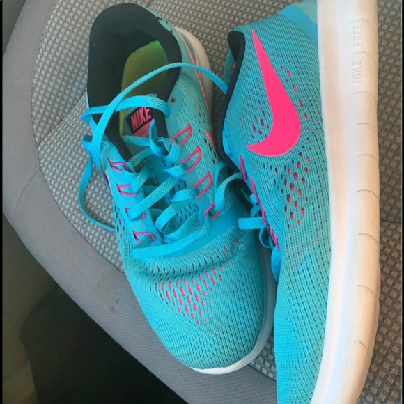 Nike shoes - Picture 3 of 4